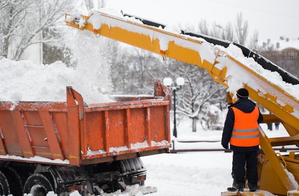 Brantford Snow Removal | 320 Cockshutt Rd Ground Floor, Brantford, ON N3T 0N3, Canada | Phone: (519) 755-5677