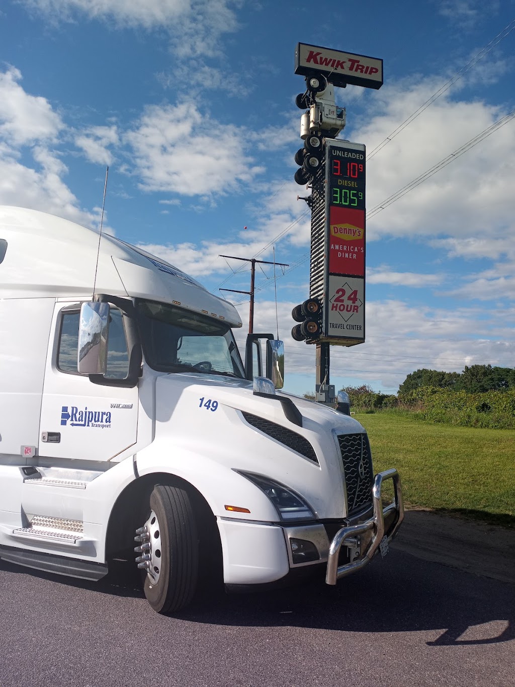 Rajpura Transport | 4225 Bd Hébert, Salaberry-de-Valleyfield, QC J6S 6J2, Canada | Phone: (514) 538-1732