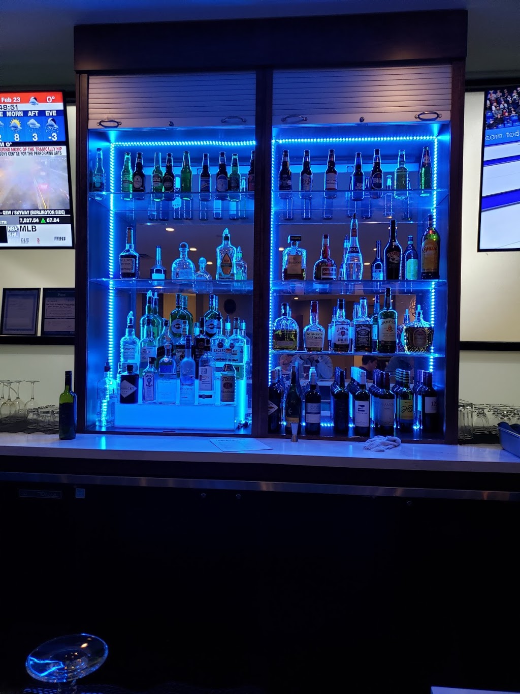 De Maple Restaurant & Lounge | 6257 Airport Rd, Mississauga, ON L4V 1E4, Canada | Phone: (905) 678-1400