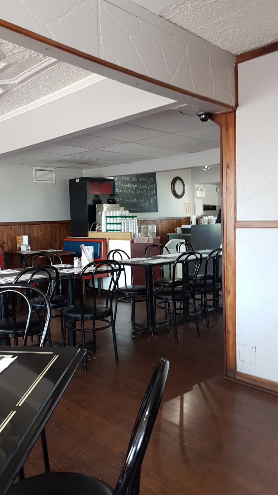 Cantine Chez Mario | 1314 Rue Saint Joseph, Valcourt, QC J0E 2L0, Canada | Phone: (450) 532-4419