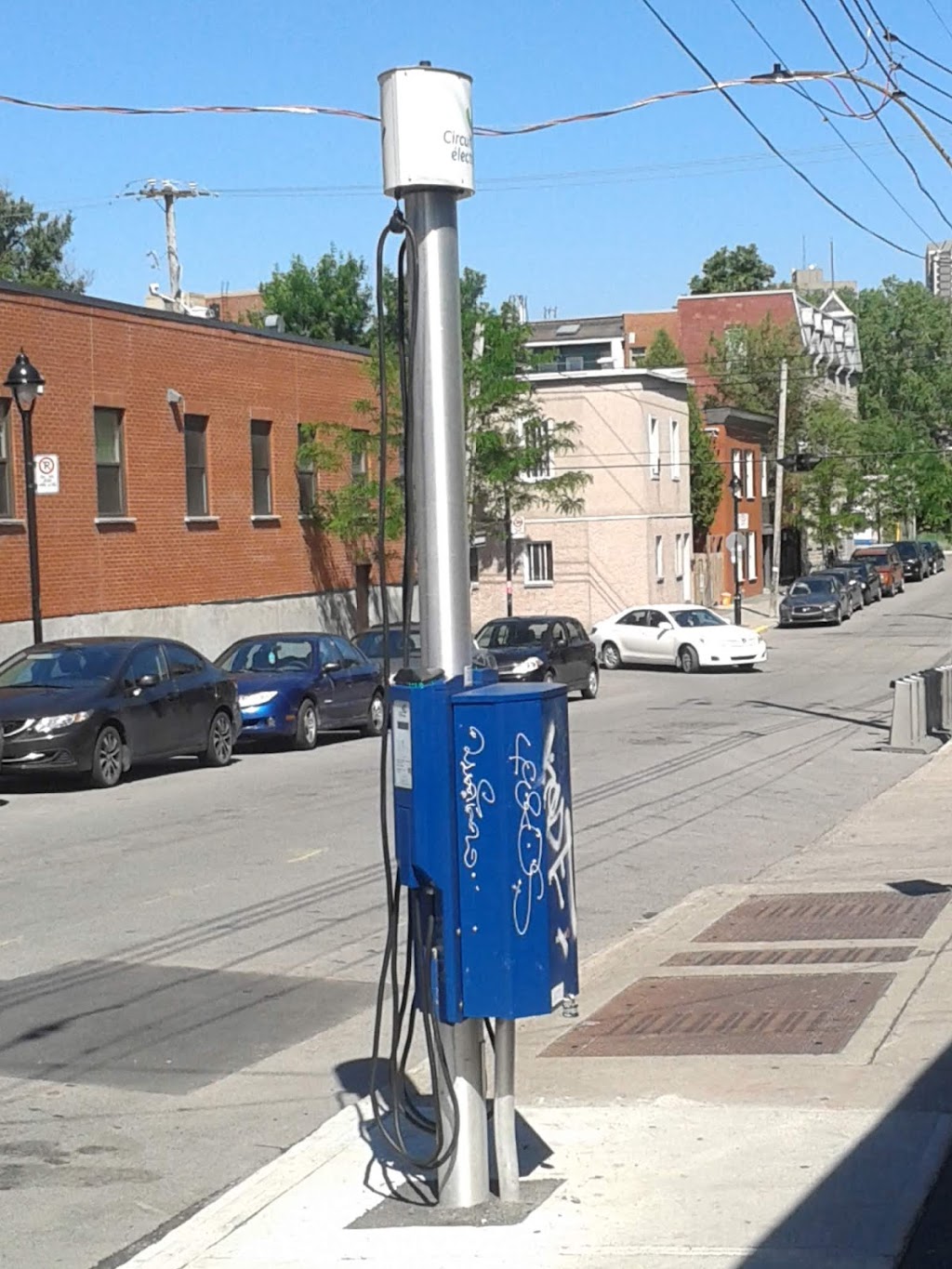 Electric Circuit Charging Station | 282 Av. Greene #532, Montréal, QC H4C 1N9, Canada | Phone: (800) 686-9243
