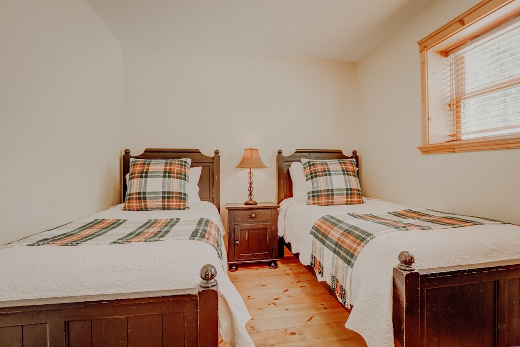 Chalet no. 53 by Fiddler Lake Resort (Cerf-Deer) | 48 Chem. Fiddleridge Resort, Mille-Isles, QC J0R 1A0, Canada | Phone: (438) 925-7727