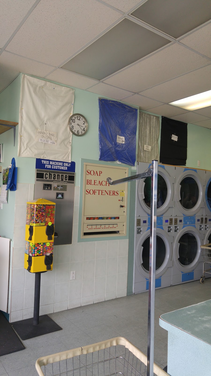 Derry Coin Laundry | 3427 Derry Rd E, Mississauga, ON L4T 4H7, Canada | Phone: (905) 677-5004