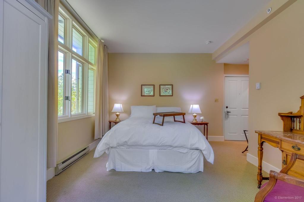 Woodstone Manor | 743 Georgeson Bay Rd, Galiano Island, BC V0N 1P0, Canada | Phone: (604) 374-0192
