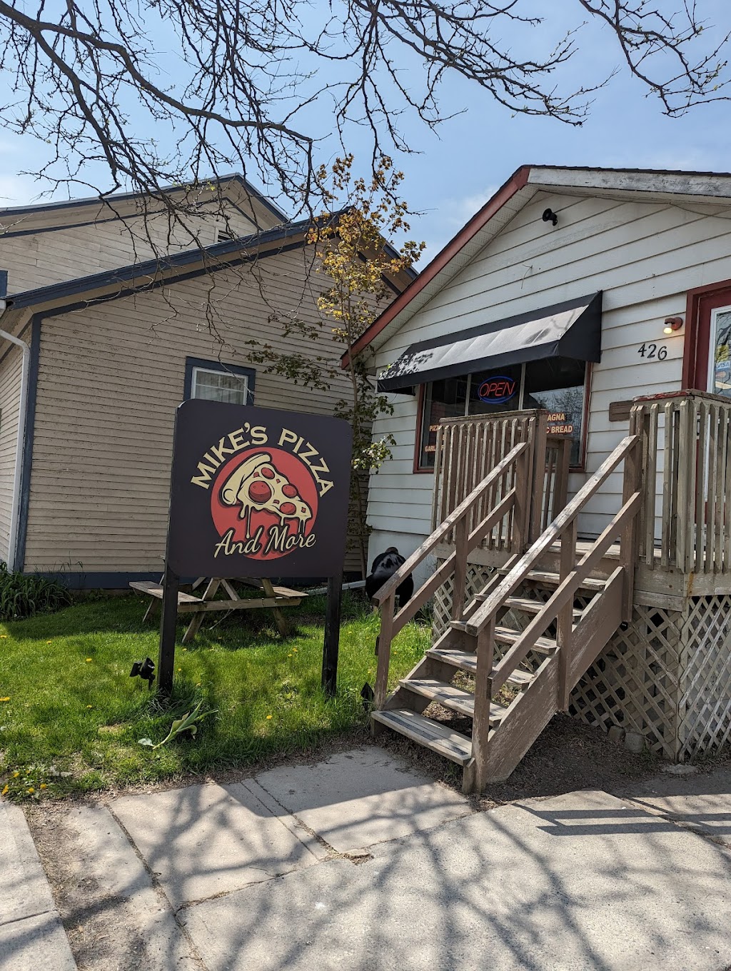 Mikes Pizza and More | 426 Main St, Bath, ON K0H 1G0, Canada | Phone: (613) 352-1414