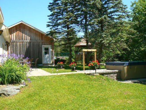 Auberge De La Tour Et Spa | 1837 Chemin Alfred-Desrochers, Orford, QC J1X 6J4, Canada | Phone: (819) 868-2881