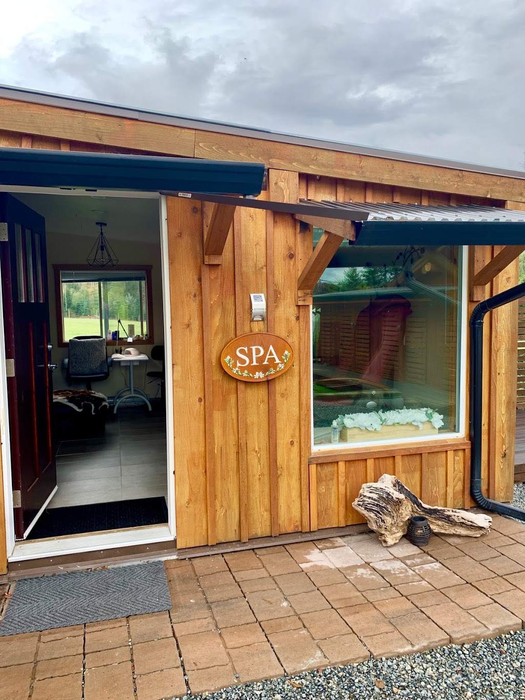 Cedar meadows spa | 1280 Scotchtown Rd, Nanaimo, BC V9X 1S1, Canada | Phone: (250) 240-3425