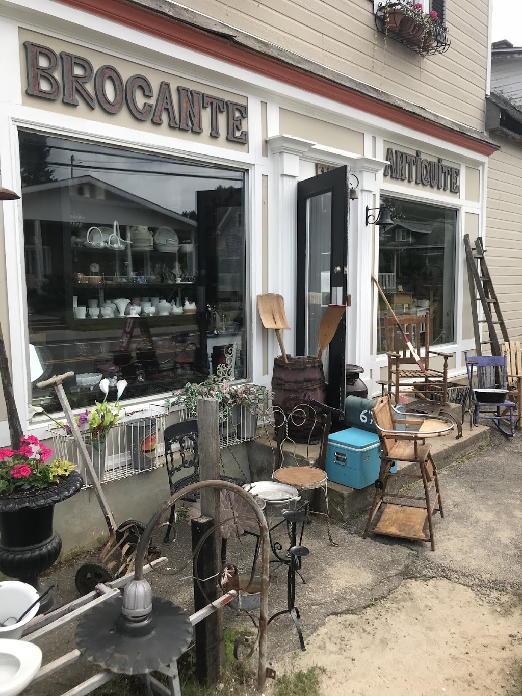 dAutrefois | 142 Rue Amherst, Amherst, QC J0T 2L0, Canada | Phone: (438) 828-9140