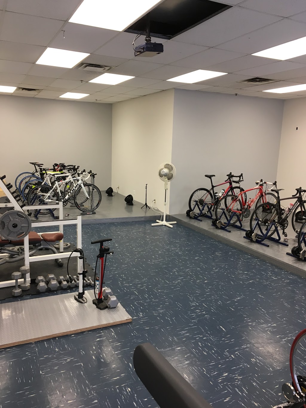 Peak Centre Montréal | 6982 Chemin de la Côte-de-Liesse, Saint-Laurent, QC H4T 1Y5, Canada | Phone: (514) 341-7325