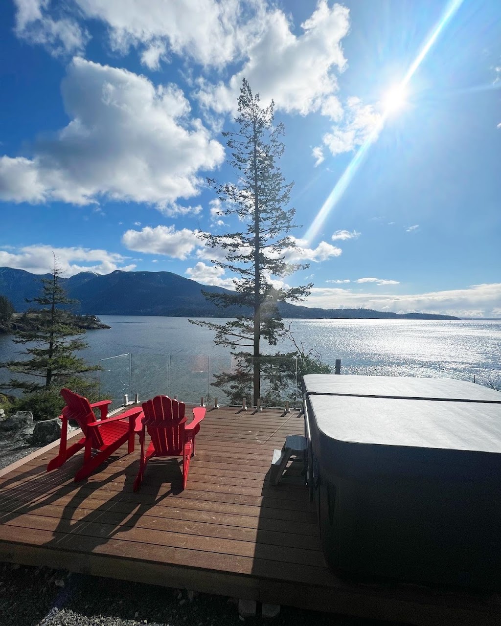 Hummingbird Oceanside Suites | 883 Hummingbird Ln, Bowen Island, BC V0N 1G1, Canada | Phone: (604) 417-4073