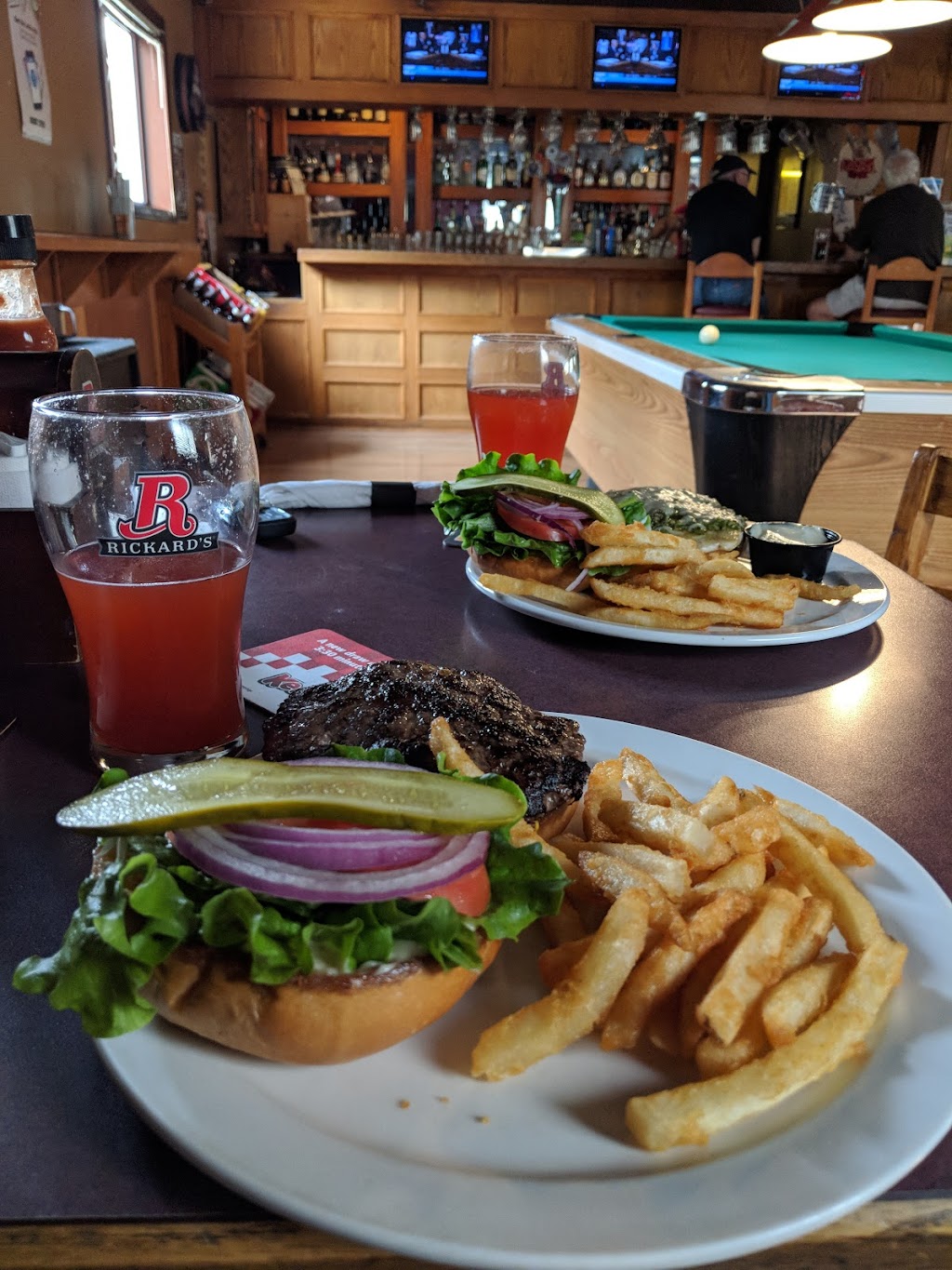 Rayleigh Pub And Liquor Store | 4309 Old, Yellowhead Hwy, Kamloops, BC V2H 1N4, Canada | Phone: (250) 578-7242