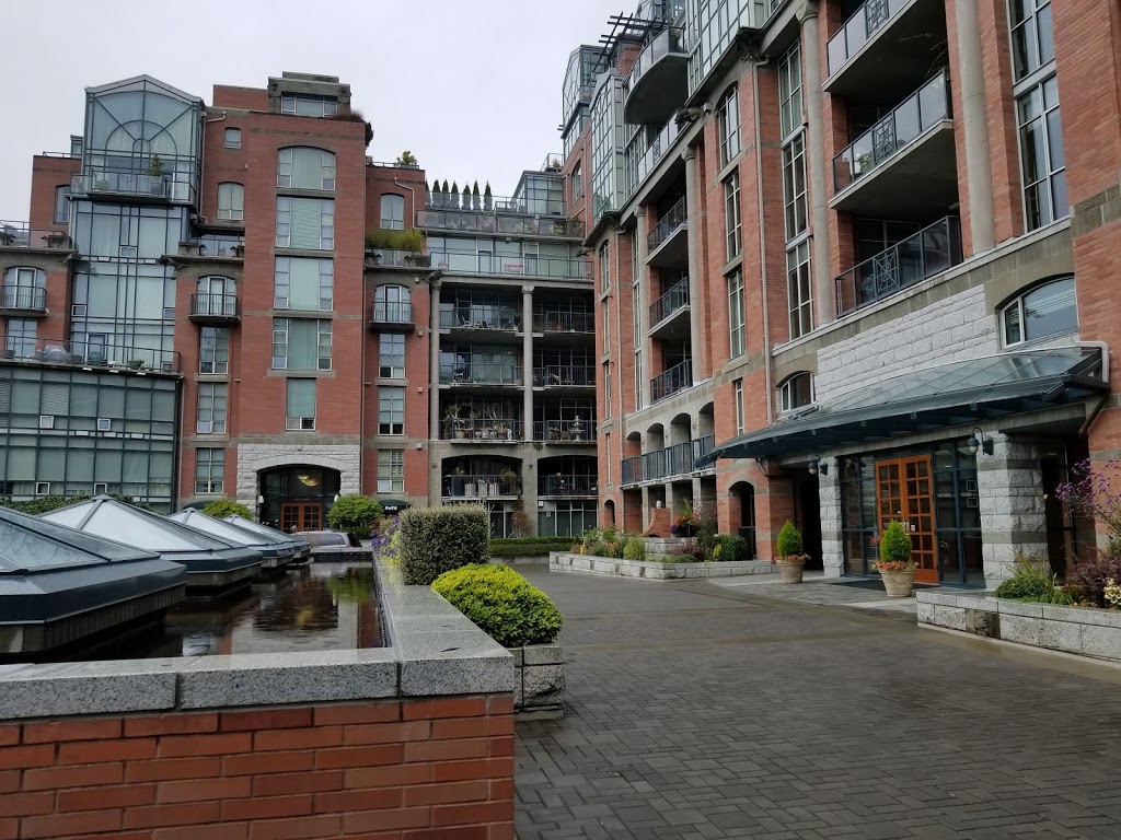 Shoal Point Condominiums | 21 Dallas Rd, Victoria, BC V8V 4Z9, Canada | Phone: (250) 388-6603