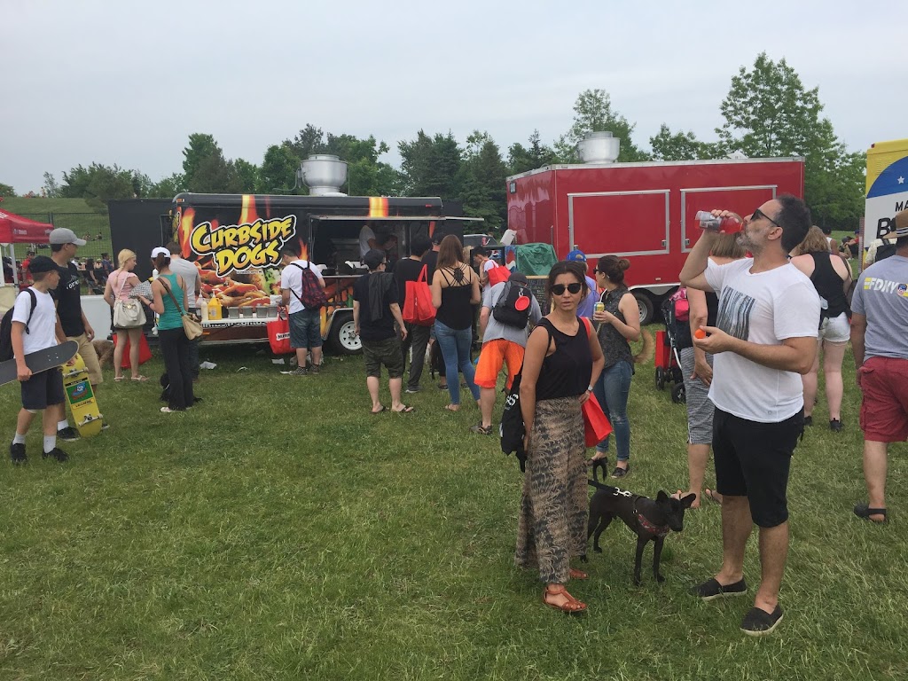 Curbside Dogs-Toronto Food Trucks | Mobile Food Truck, 58 Grassington Crescent, Brampton, ON L6S 1Z6, Canada | Phone: (416) 258-7807
