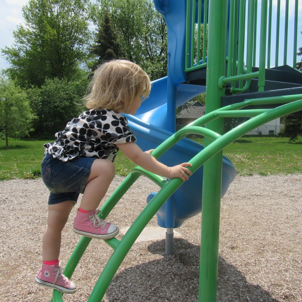 Sandown Park | 50 Natal Ave, Scarborough, ON M1N, Canada | Phone: (416) 338-4386