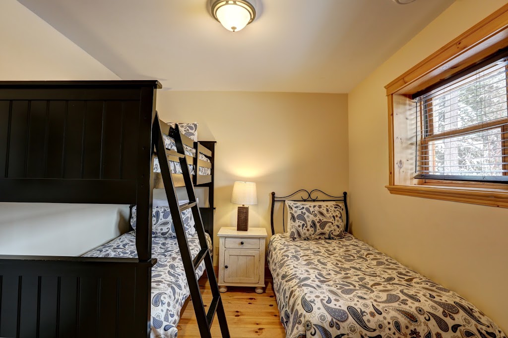 Chalet no. 81 by Fiddler Lake Resort® (Cerf-Deer) | 15 Chem. du Grand-Pic, Mille-Isles, QC J0R 1A0, Canada | Phone: (800) 721-0371