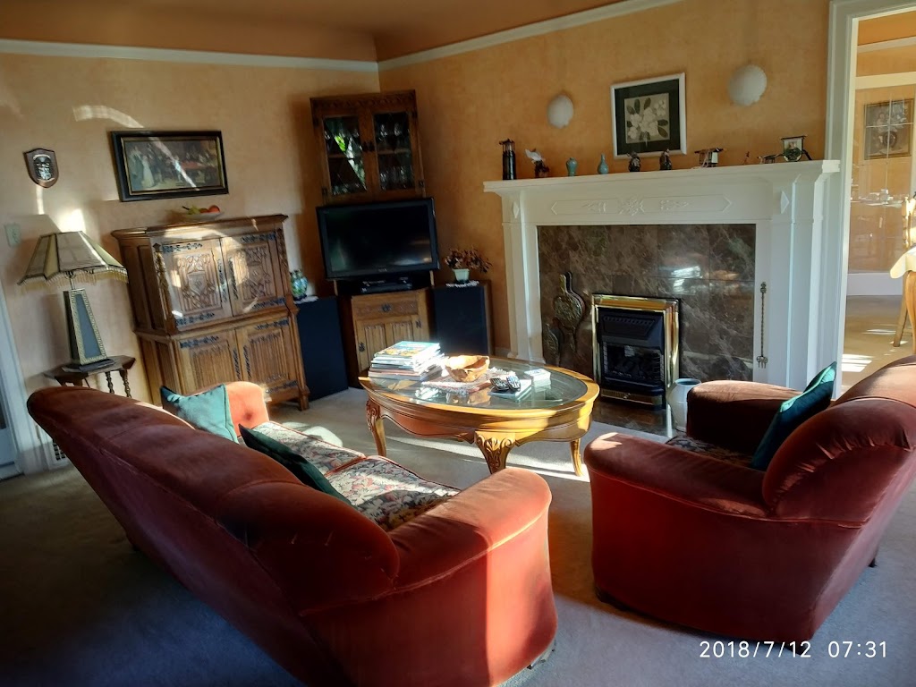 Point Grey Guest House | 4103 W 10th Ave, Vancouver, BC V6R 2H2, Canada | Phone: (604) 222-4104