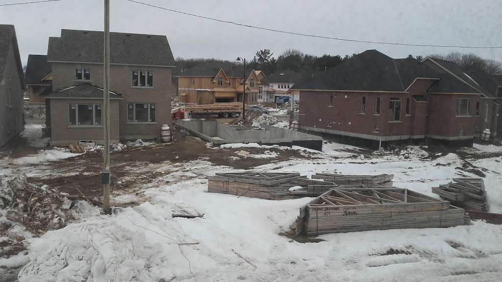Stonemanor Woods | 974 Sunnidale Rd, Barrie, ON L4M 4S4, Canada | Phone: (705) 252-5861