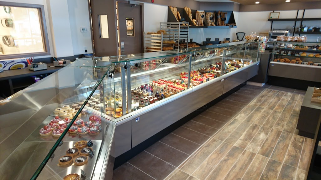 Patisserie Chocolaterie Raffin | 5120 Boulevard des Laurentides, Laval, QC H7K 2J5, Canada | Phone: (450) 622-8636