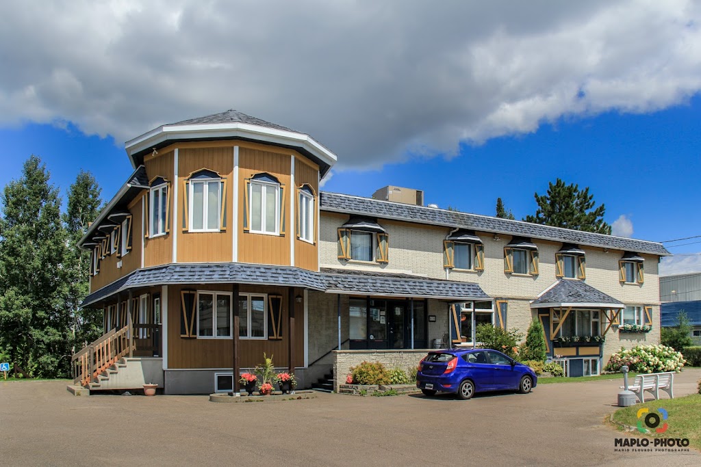 Auberge des Berges | 610 Bd du Sacré Coeur, Saint-Félicien, QC G8K 1T5, Canada | Phone: (418) 679-3346