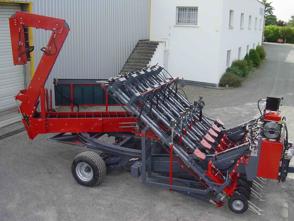 de Groot Equipment | 43954 Spencetown Rd, Wroxeter, ON N0G 2X0, Canada | Phone: (519) 389-7780