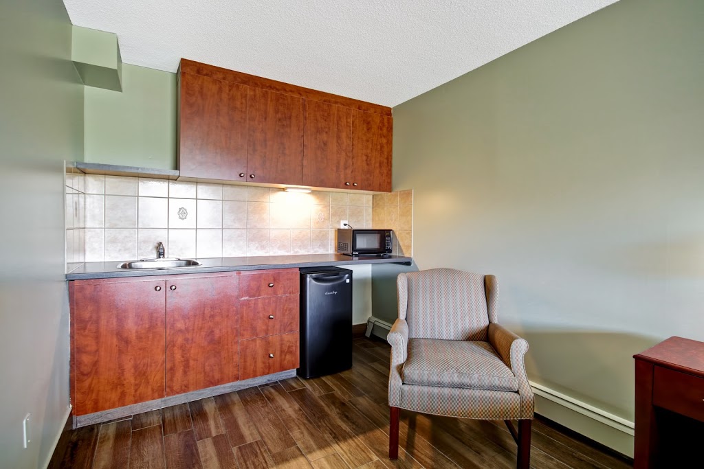 Burlington Inn | 2404 Queensway Dr, Burlington, ON L7R 3T3, Canada | Phone: (905) 637-1547
