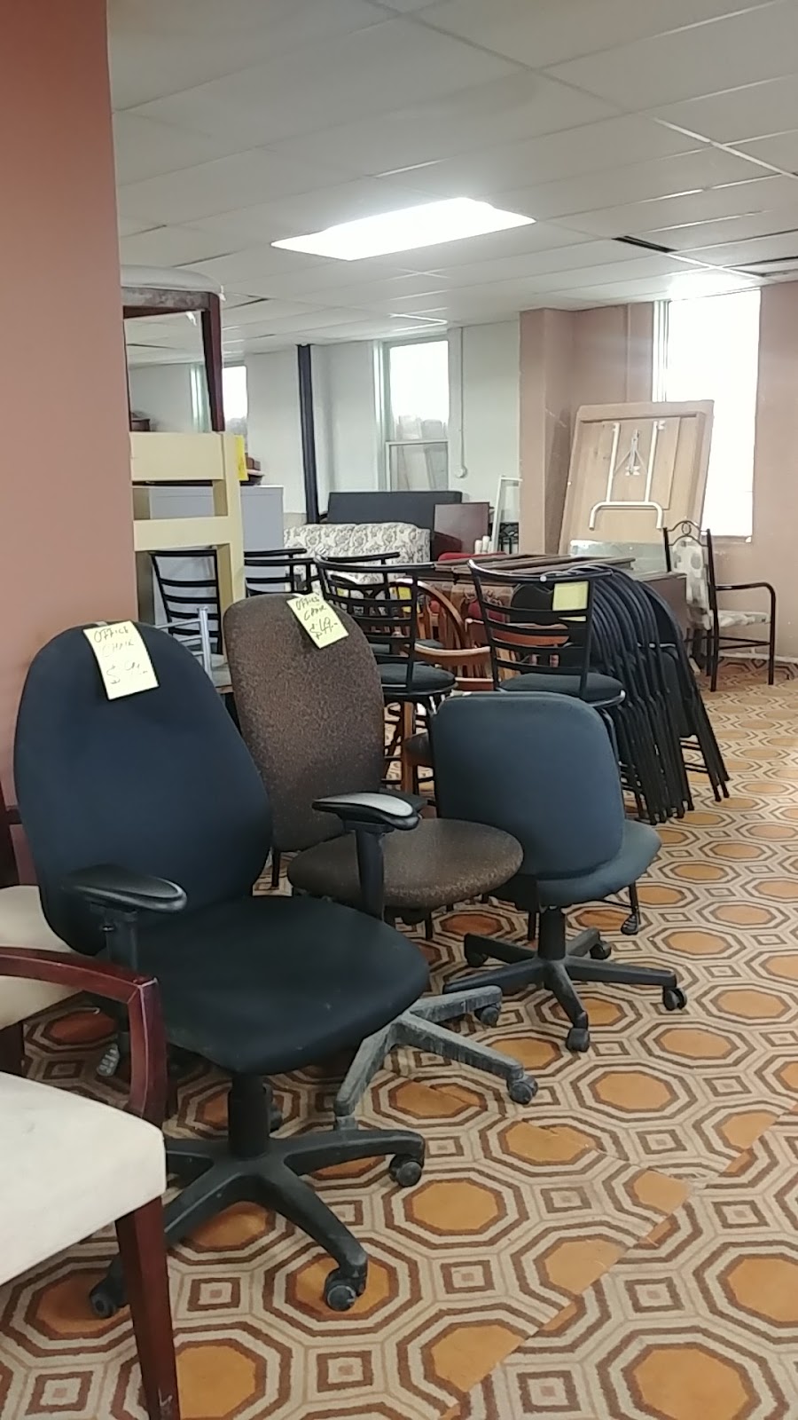 Gills New & Used Furniture & Appliances Warehouse | 121 Salter St, Winnipeg, MB R2W 4J8, Canada | Phone: (204) 582-8726