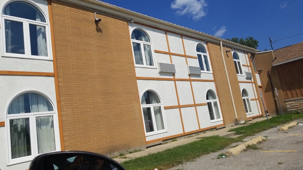 Versatile Inn Hotel | 1716 London Line, Sarnia, ON N7T 7H2, Canada | Phone: (519) 541-9400