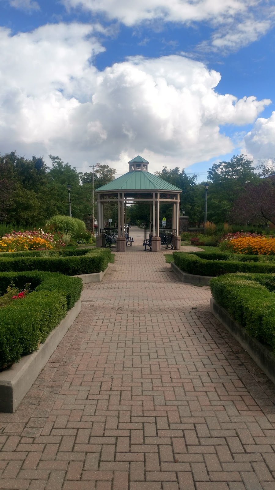 Memorial Park | 69 Elliott St, Brampton, ON L6Y 1W2, Canada