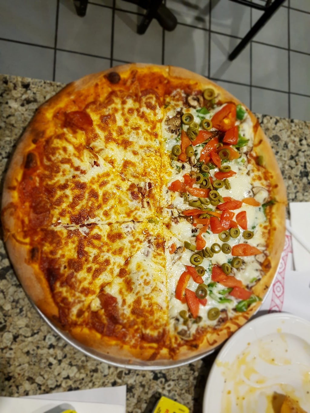 Restaurant Danis Pizzeria | 7669 Rue Centrale, LaSalle, QC H8P 1L4, Canada | Phone: (514) 363-2470