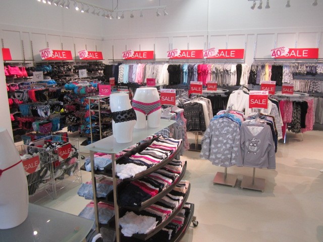 La Vie en Rose College Square Mall | COLLEGE SQUARE MALL, 1377 Woodroffe Ave unit b, Nepean, ON K2G 1V7, Canada | Phone: (613) 224-7673