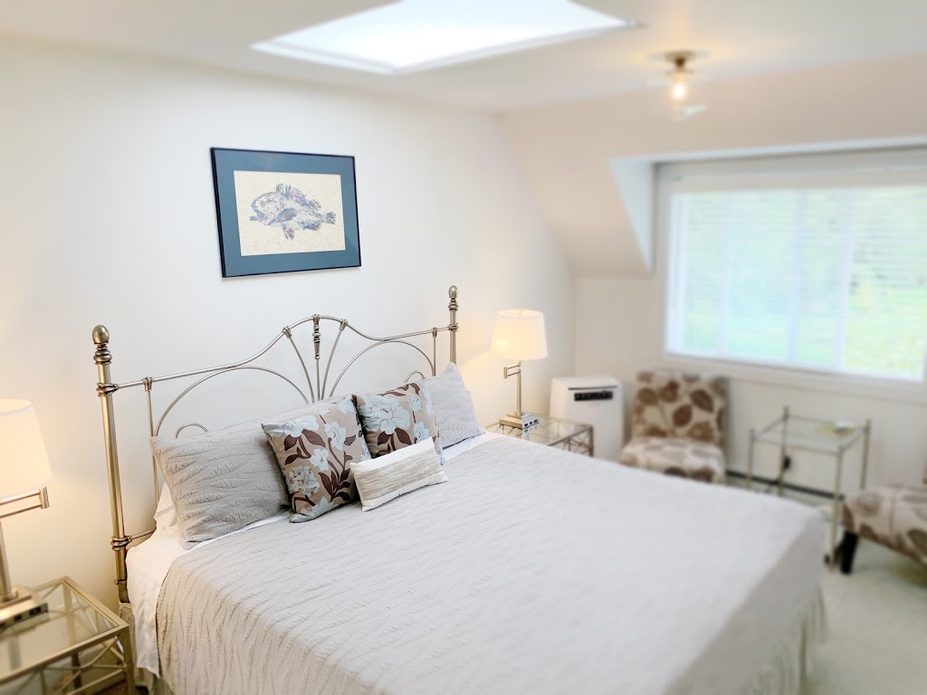 Otters Pond Bed and Breakfast | 100 Tomihi Dr, Eastsound, WA 98245, USA | Phone: (360) 376-8844