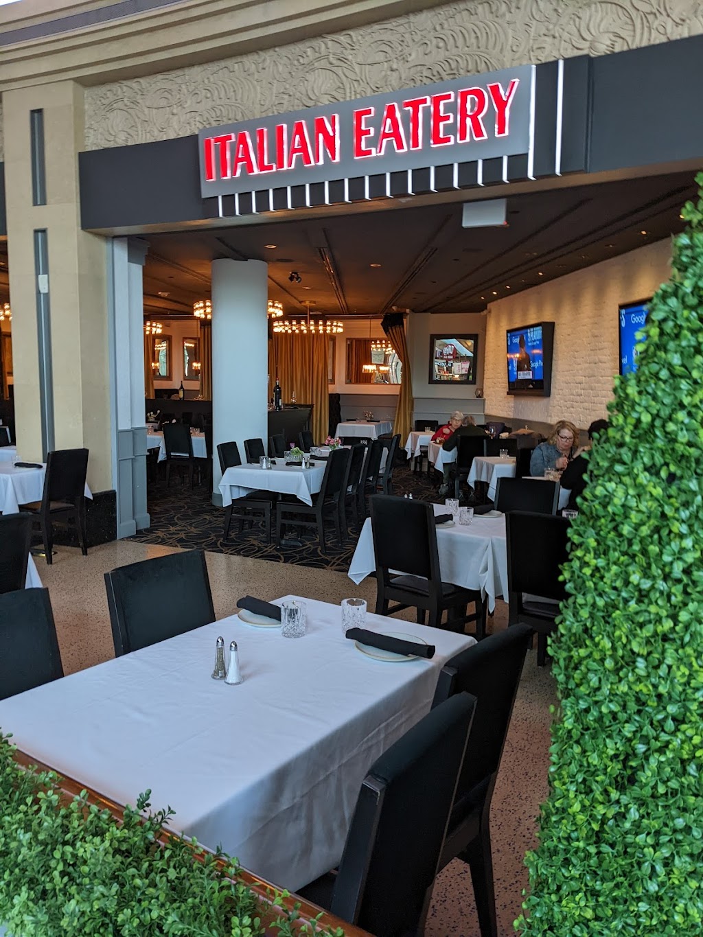 Vittorios Italian Eatery | 6380 Fallsview Blvd, Niagara Falls, ON L2G 7X5, Canada | Phone: (905) 358-2672