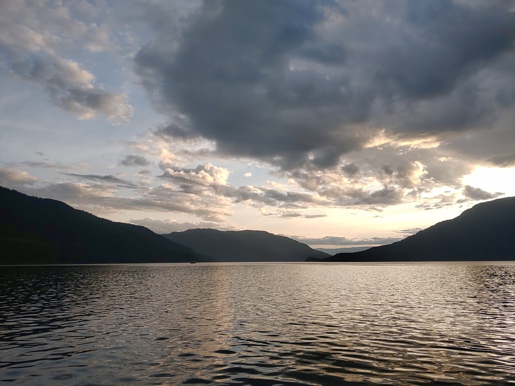 Twin Anchors Houseboat Vacations | 200 Old Town Rd, Sicamous, BC V0E 2V4, Canada | Phone: (250) 836-2450