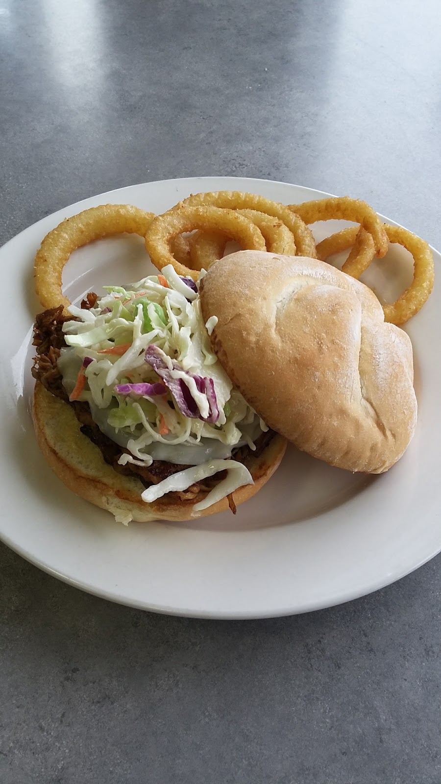 Ravens Bar + Grill | 30440 Liberator Ave, Abbotsford, BC V2T 6H5, Canada | Phone: (604) 852-8553