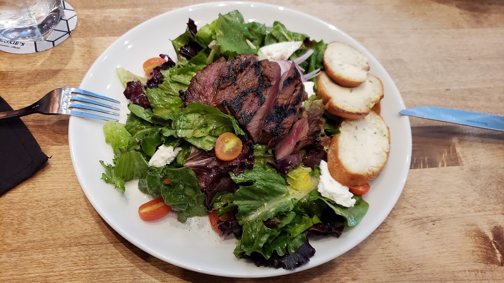 Moxies Grill & Bar | 3967 Riverside Dr, Ottawa, ON K1V 1C1, Canada | Phone: (613) 731-5000