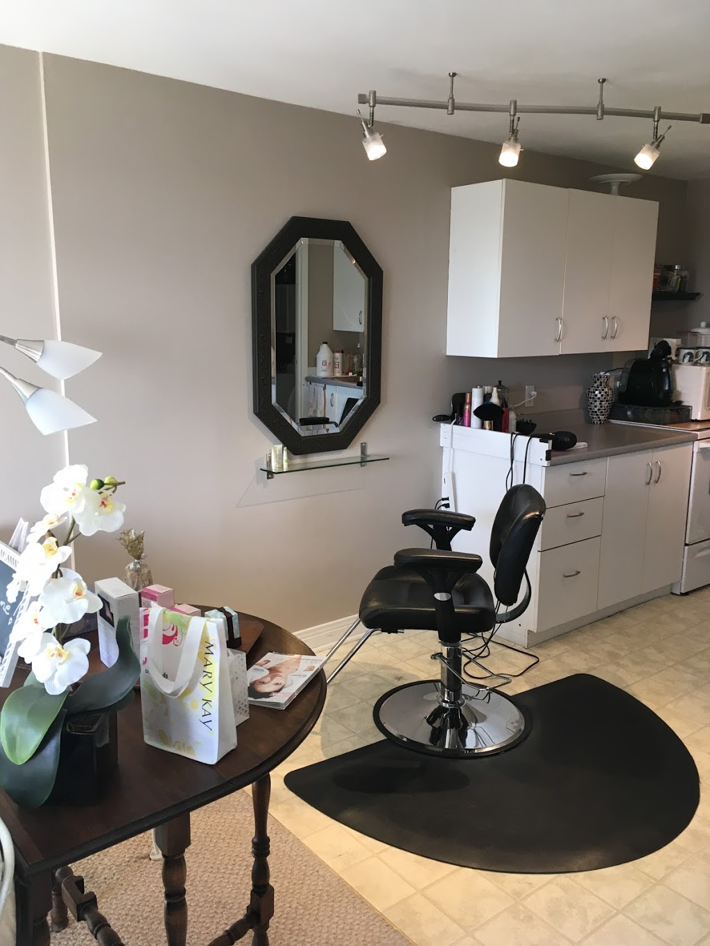 Stephanies hair studio | 39 April Gardens, Aurora, ON L4G 4R7, Canada | Phone: (416) 820-9326