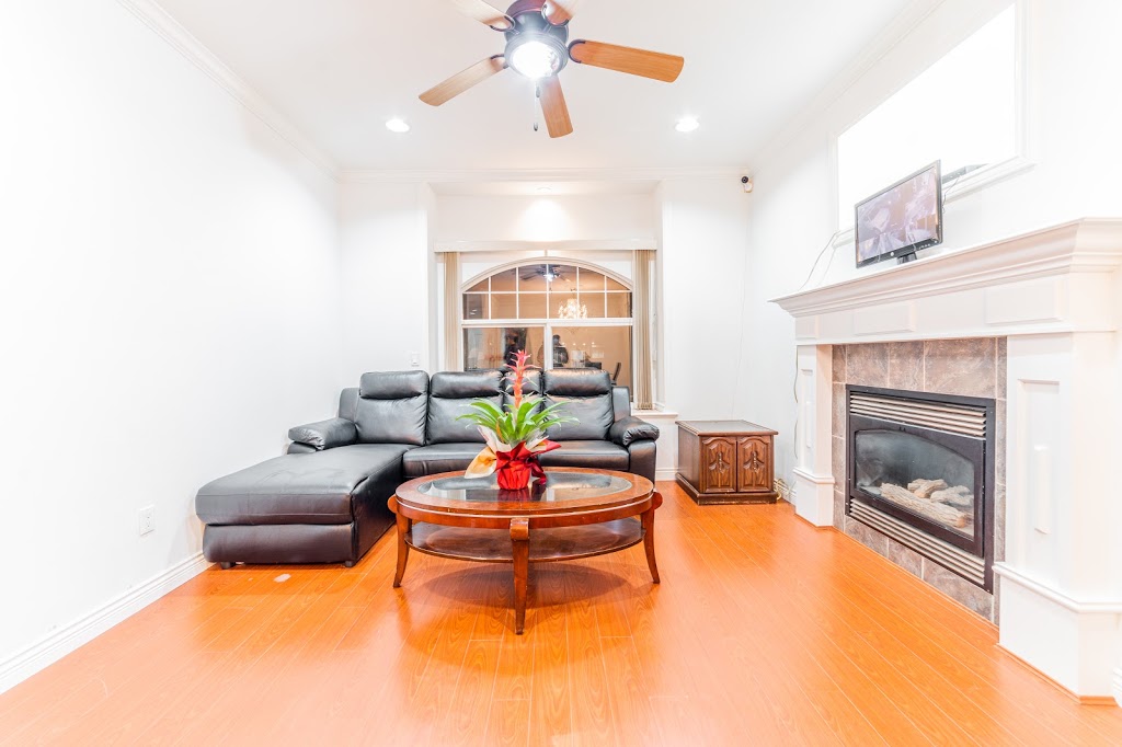 Lees place | 14172 108 Ave, Surrey, BC V3T 2L9, Canada | Phone: (672) 513-5420