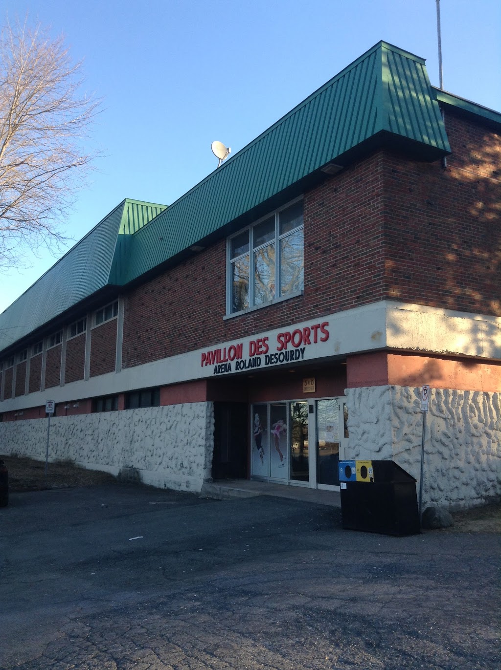 Sports Pavilion Roland Désourdy | 340 Rue Mercier, Cowansville, QC J2K 5B2, Canada | Phone: (450) 263-6464