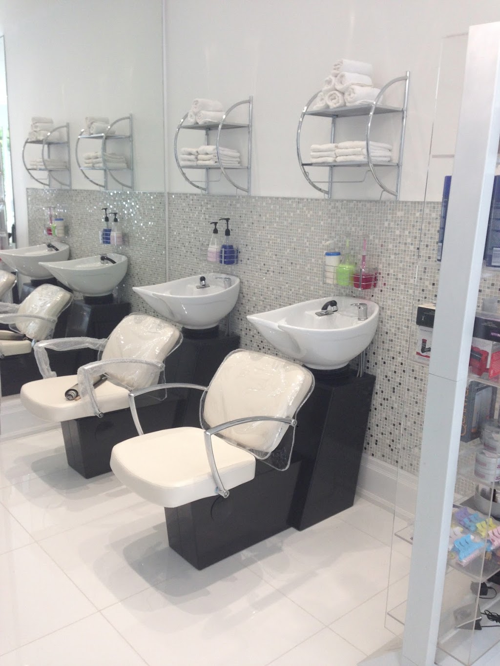 The Jagged Edge Hair Studio | 312 Rustic Rd, North York, ON M6L 1W5, Canada | Phone: (416) 784-3556