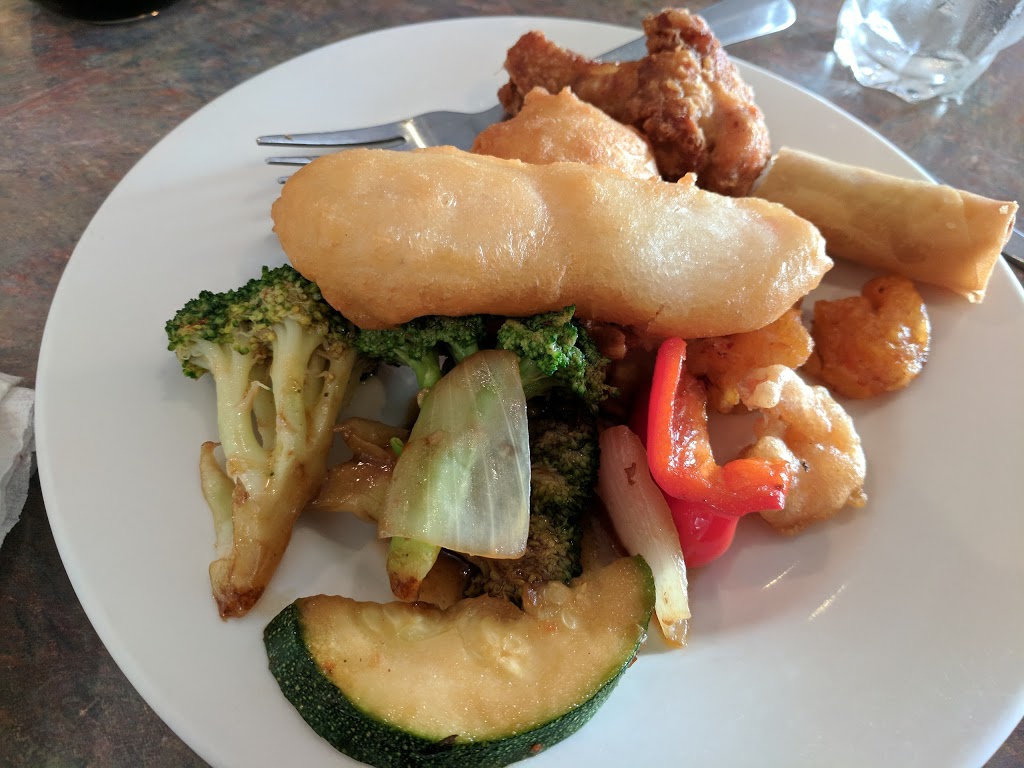 Lucky Dragon Restaurant | 5716 48 Ave, Camrose, AB T4V 0K1, Canada | Phone: (780) 672-5012
