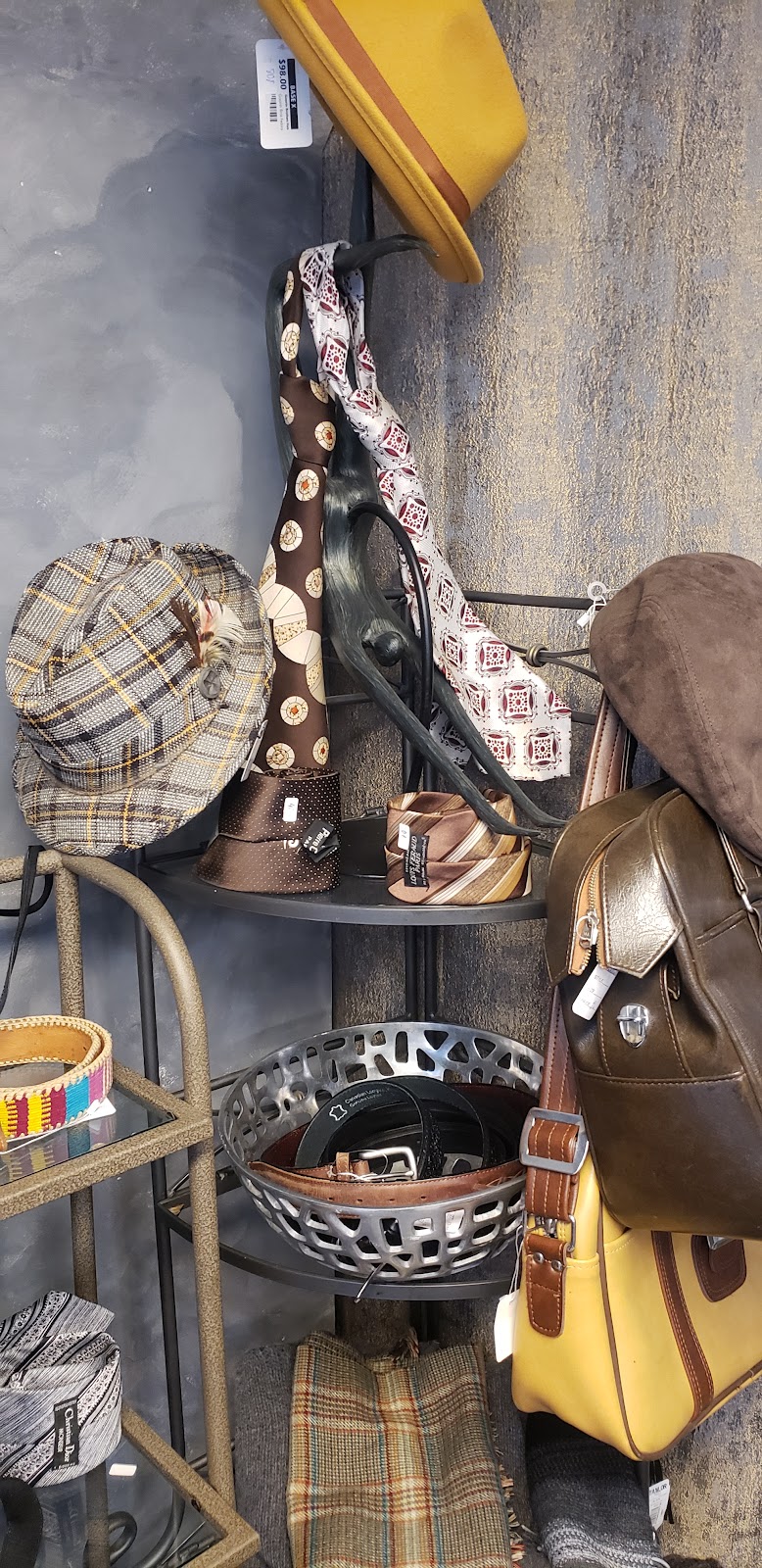 Thrifterie | 79 Av. Fairmount O, Montréal, QC H2T 2M3, Canada | Phone: (514) 718-7905