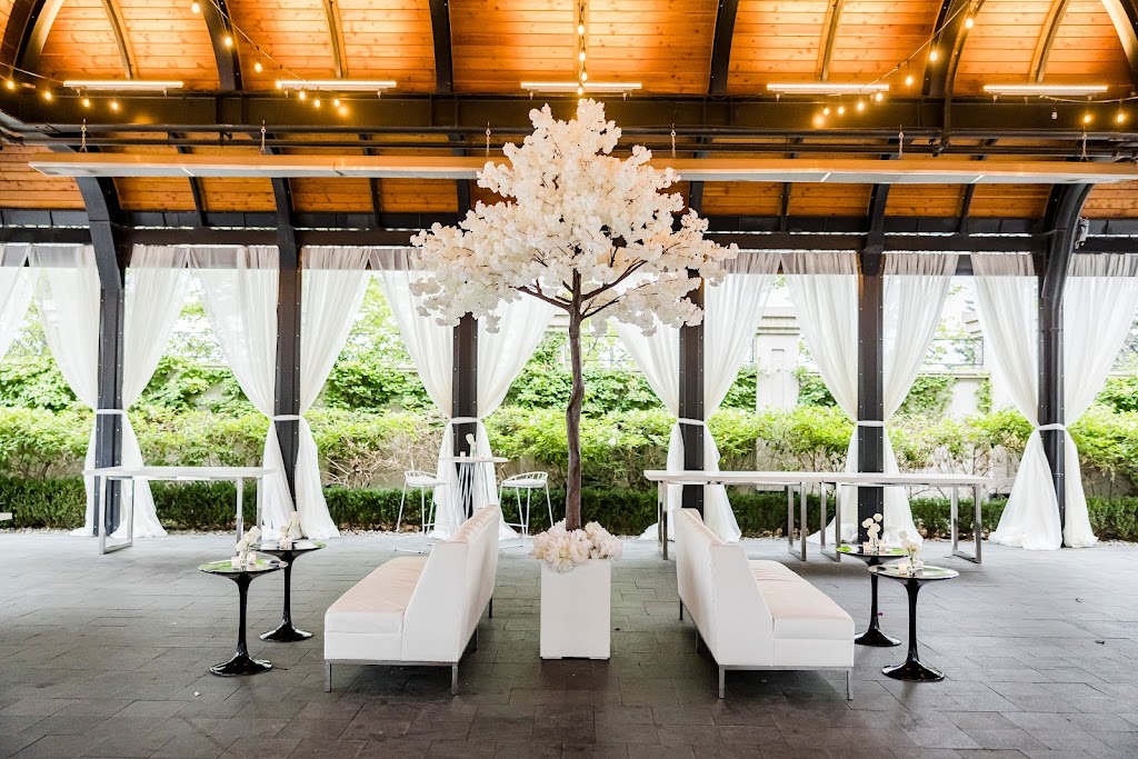 Have A Seat | 75 Brisbane Rd, North York, ON M3J 2K3, Canada | Phone: (416) 633-4447