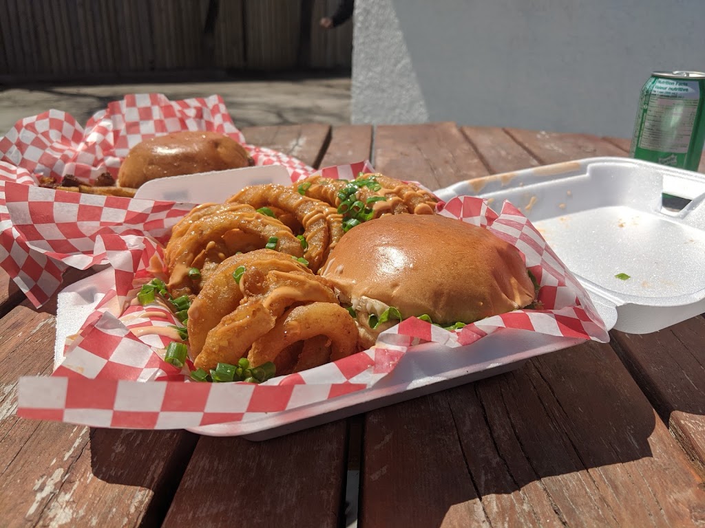 St. James Burger & Chip Co. | 1866 Ness Ave, Winnipeg, MB R3J 0Y6, Canada | Phone: (204) 414-5599