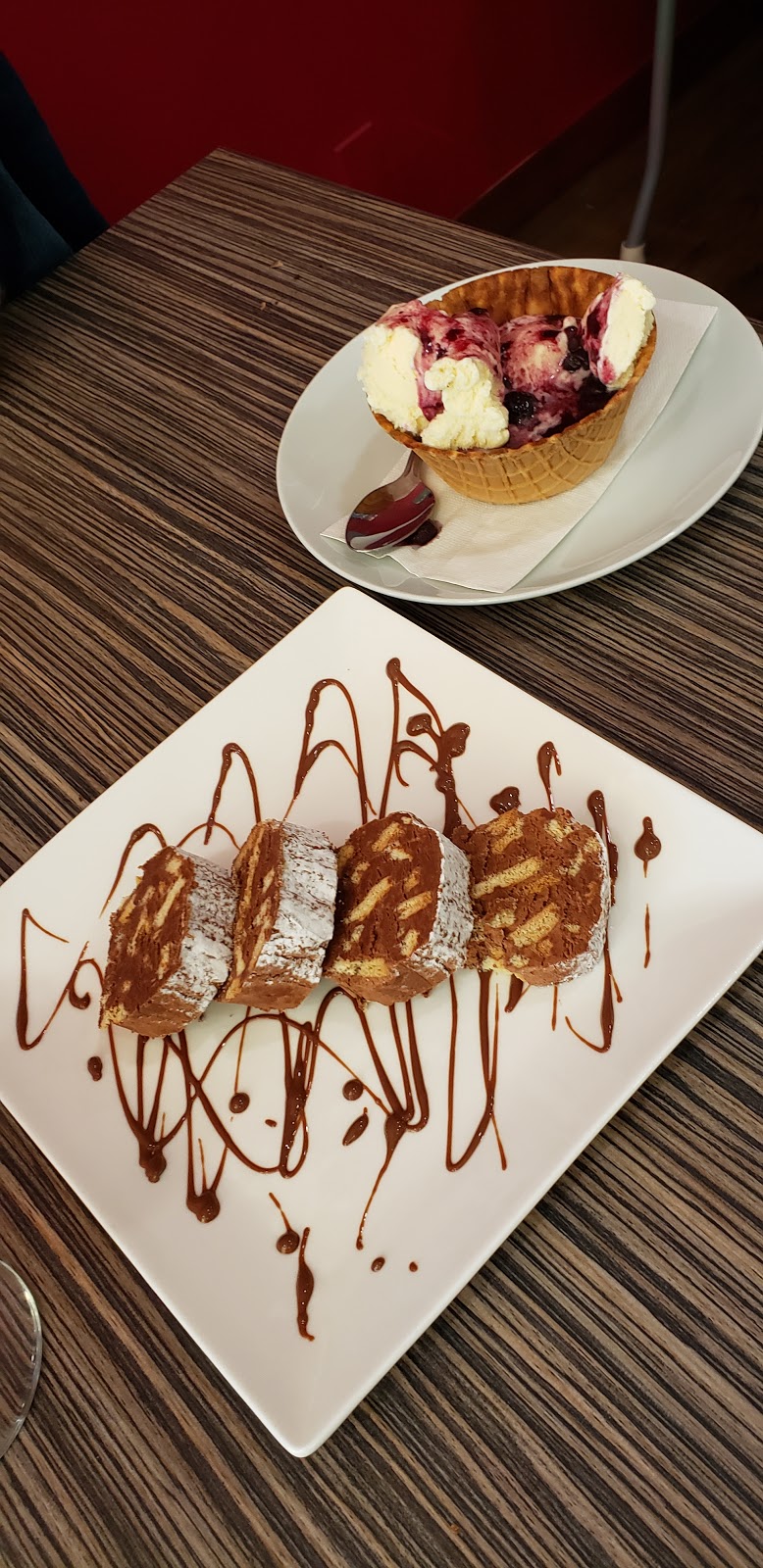 Favoloso Italian Cafe and Pizzeria | 13240 118 Ave NW, Edmonton, AB T5L 4N4, Canada | Phone: (780) 454-6329