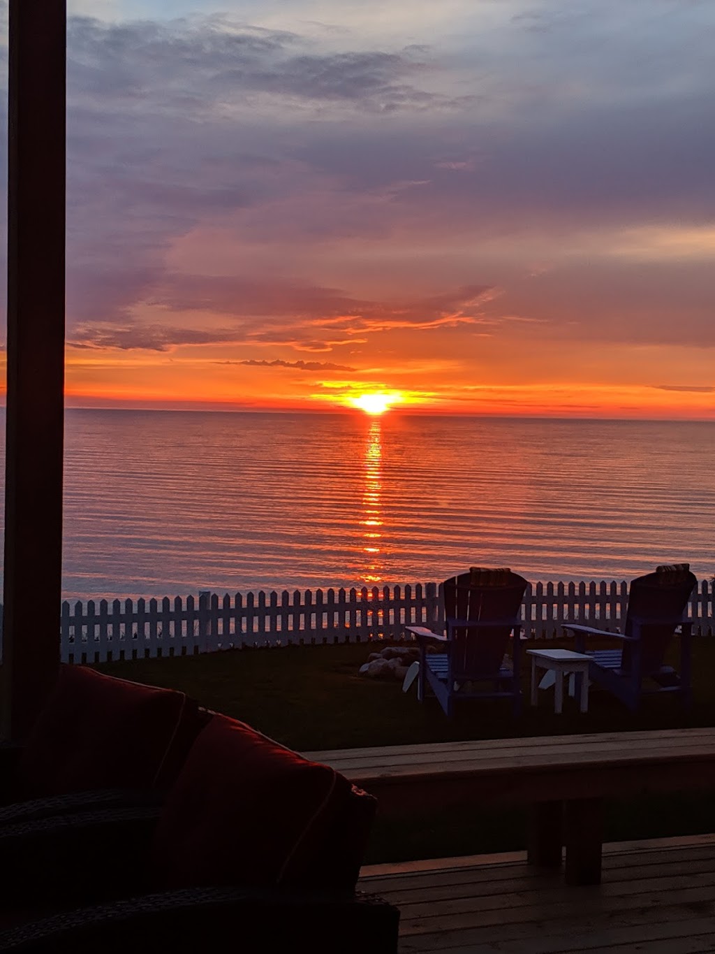 WillowCrest Cottage | 73745 Crest Beach Rd S, Zurich, ON N0M 2T0, Canada | Phone: (800) 565-4790
