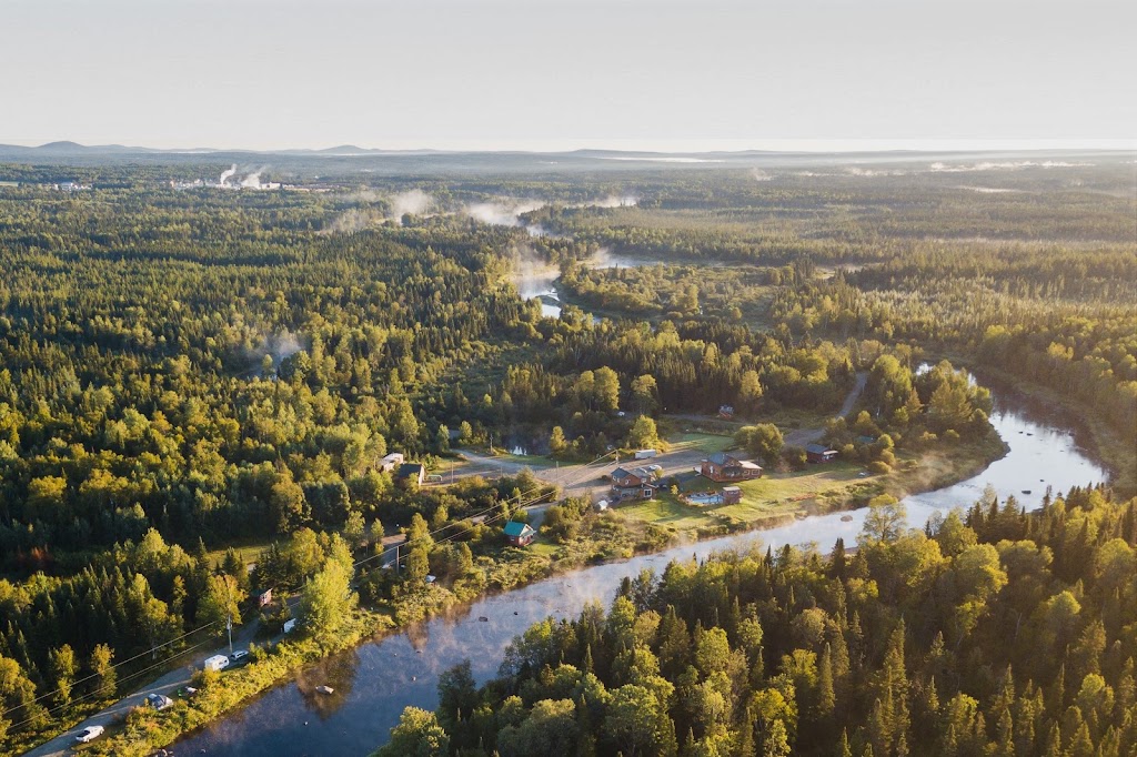 Chalets Villégiature et Pourvoirie Daaquam | 47 Rue des Moulins, Saint-Just-de-Bretenières, QC G0R 3H0, Canada | Phone: (418) 244-3442