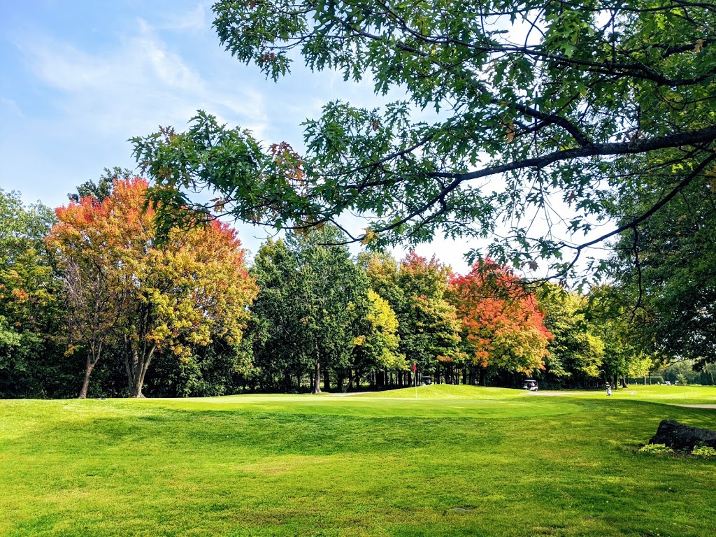 Club de Golf St-Lambert | 325 Rue du Golf, Saint-Lambert, QC J4P 1Z6, Canada | Phone: (450) 671-0462