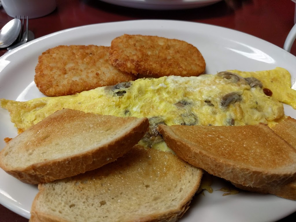 Devine’s Restaurant & Catering | 116 Talbot St E, Jarvis, ON N0A 1J0, Canada | Phone: (519) 587-3506