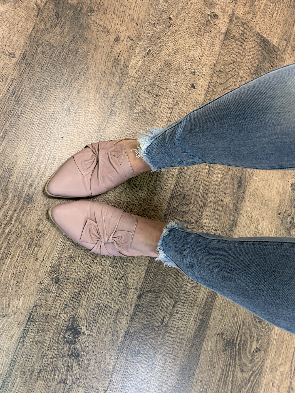 The Shoe Closet | 208 1 St W, Cochrane, AB T4C 1X8, Canada | Phone: (587) 433-7463