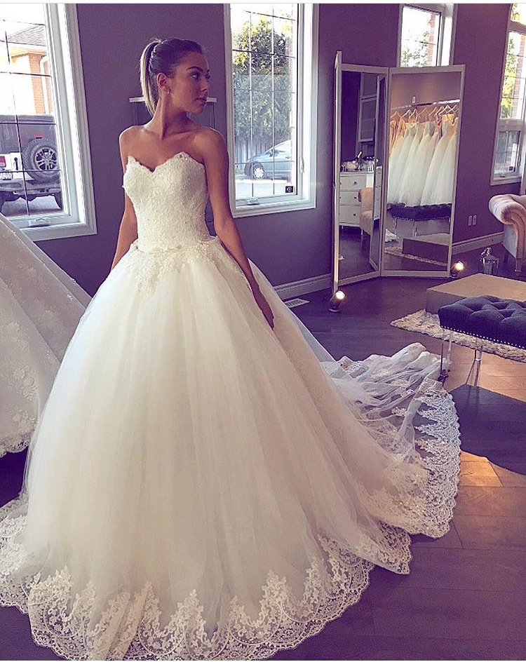 Elite Bridal | 569 Lakeshore Rd E, Mississauga, ON L5G 0A8, Canada | Phone: (905) 783-9225